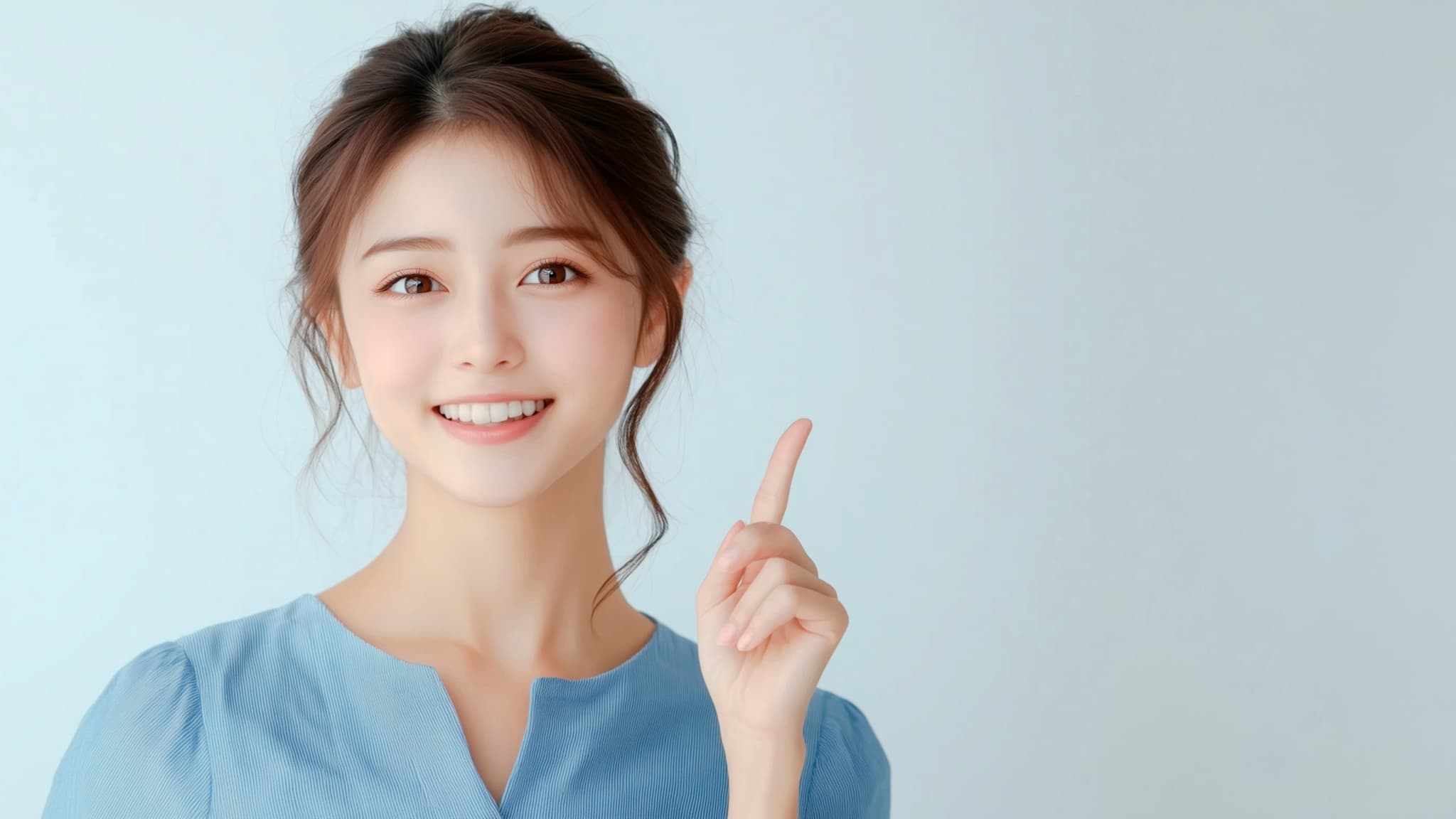 結論を伝える女性