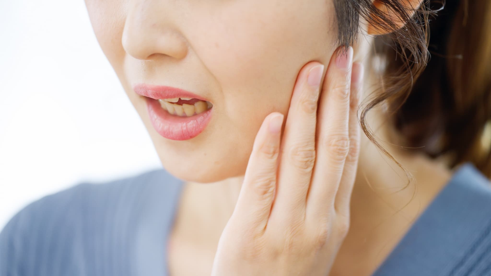 顎関節症の女性
