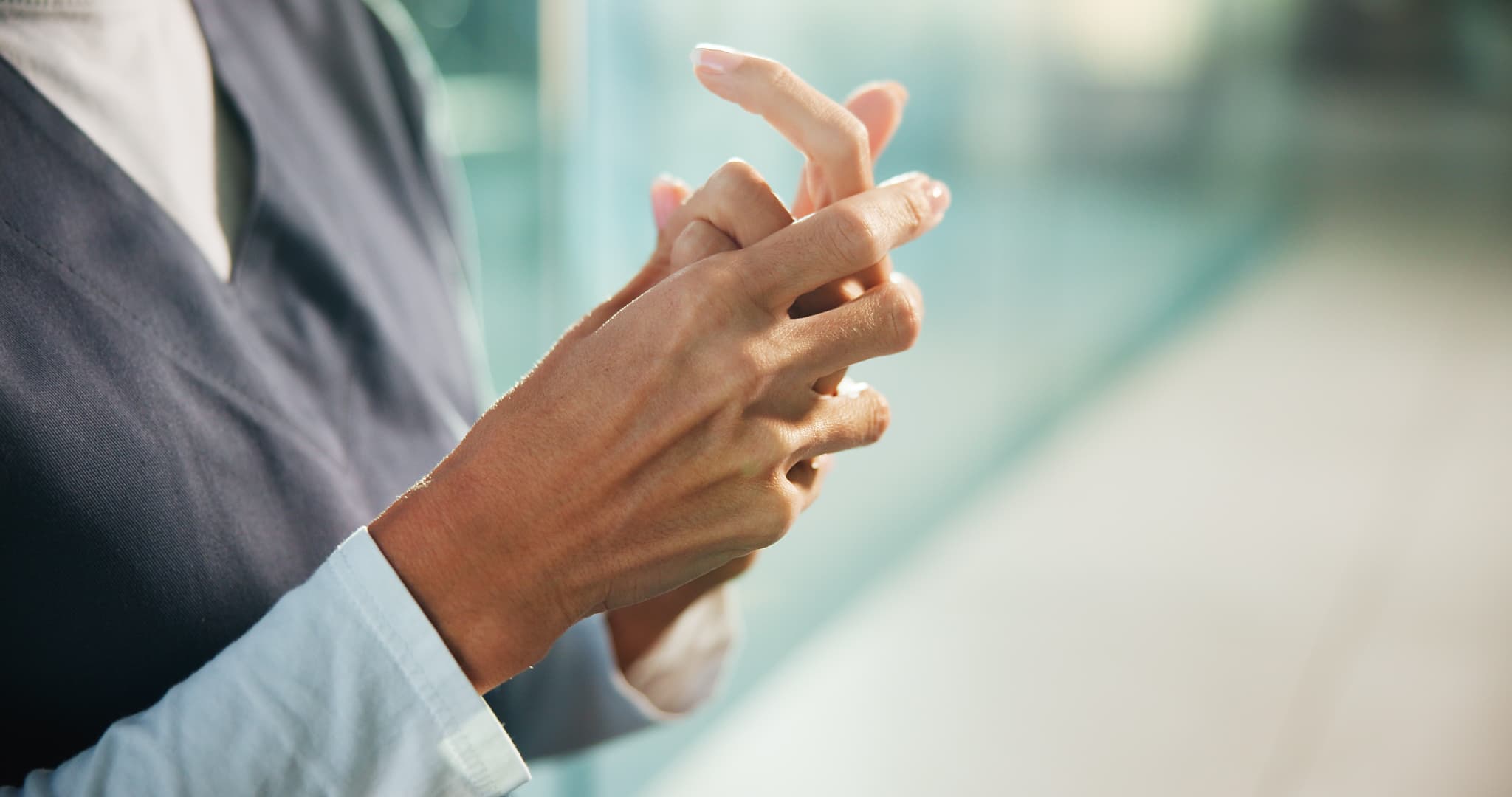 手の震え ― 原因の中に歯が関係？！