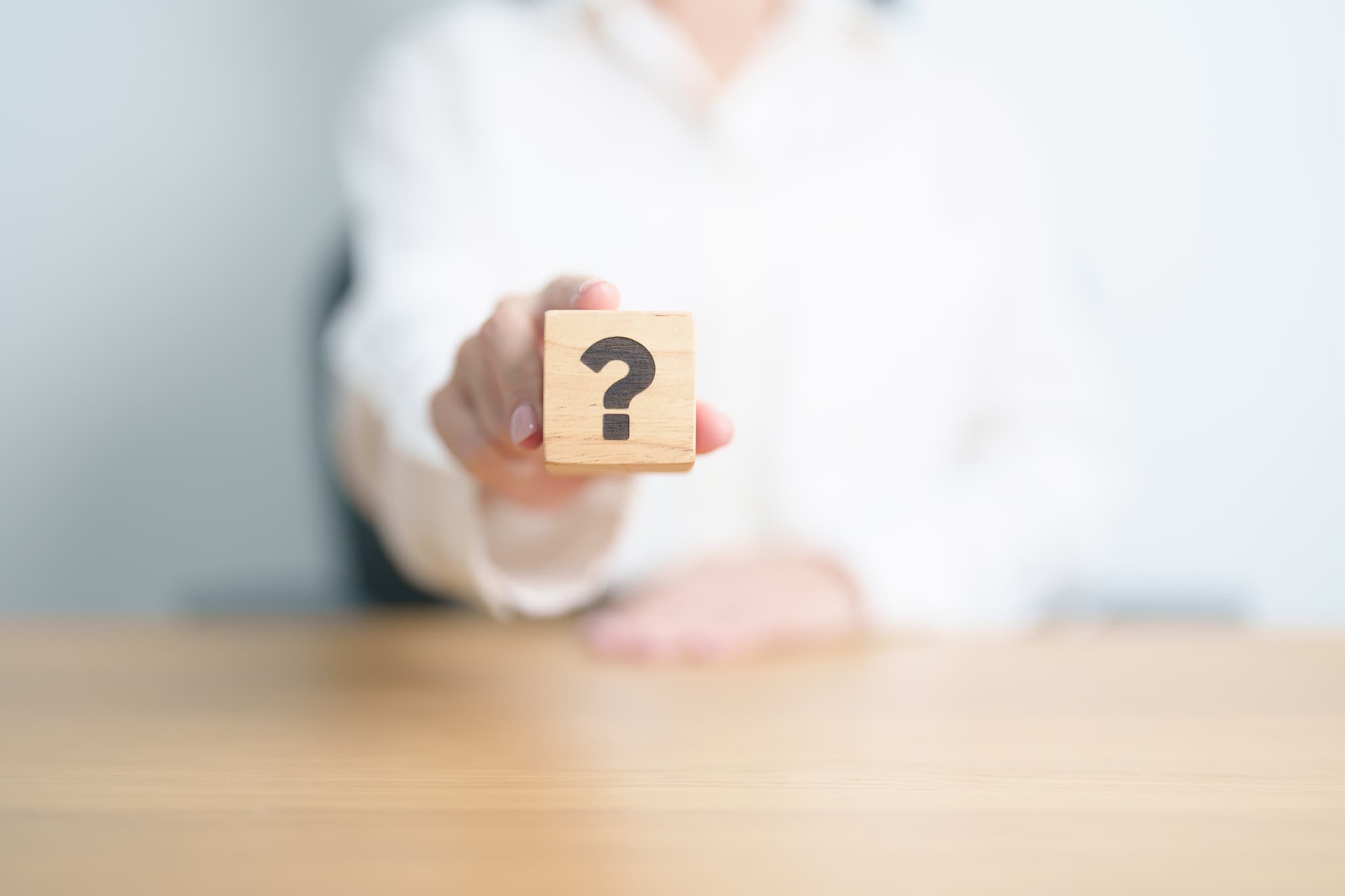 疑問を持つイメージ