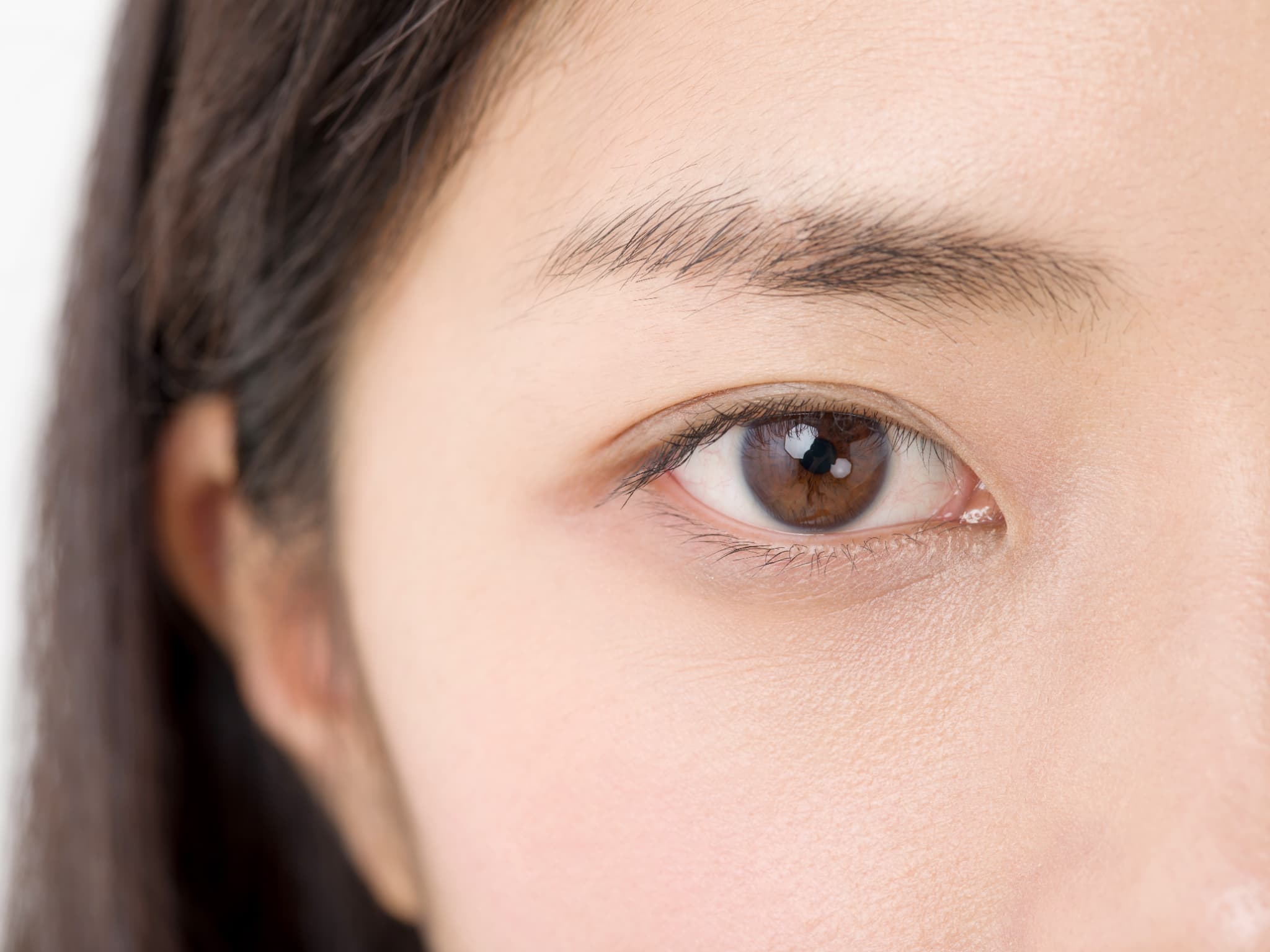 女性の目のアップ