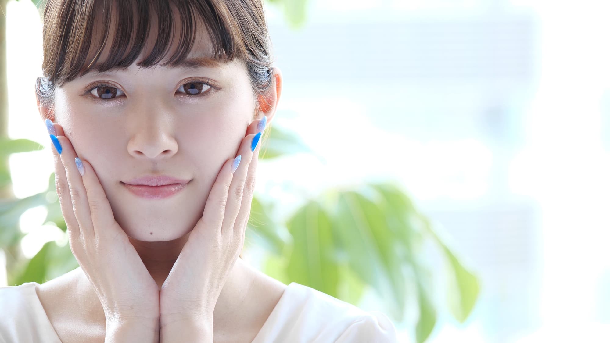 表情が硬い女性
